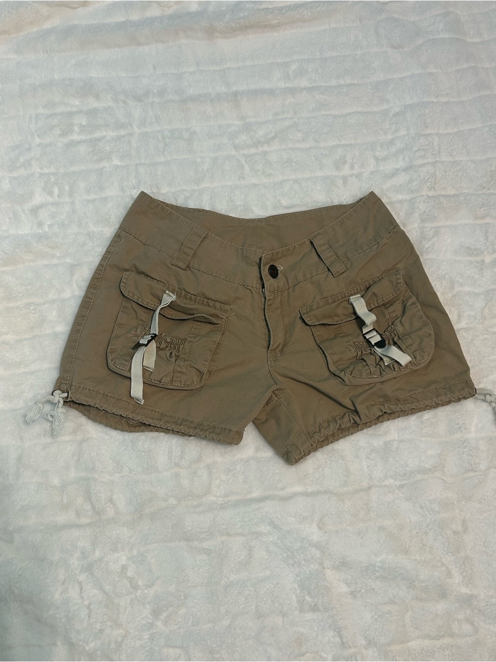 Women’s Utility Cargo Shorts in Brown